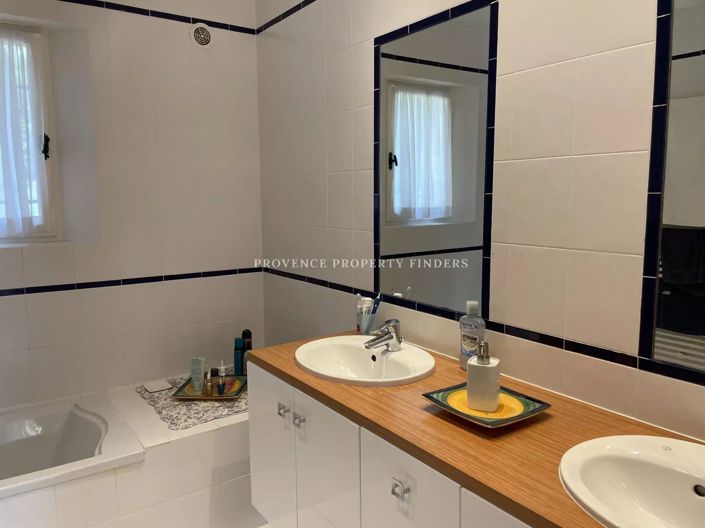 Image No.11-3 Bed House for sale