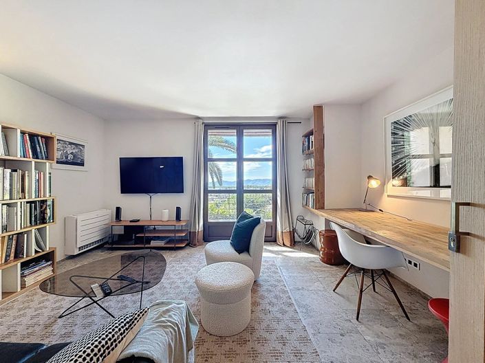 Image No.20-5 Bed House for sale