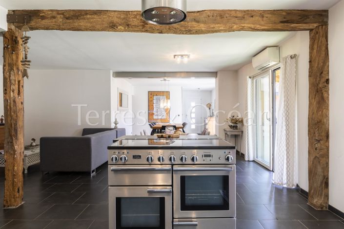 Image No.19-6 Bed House for sale