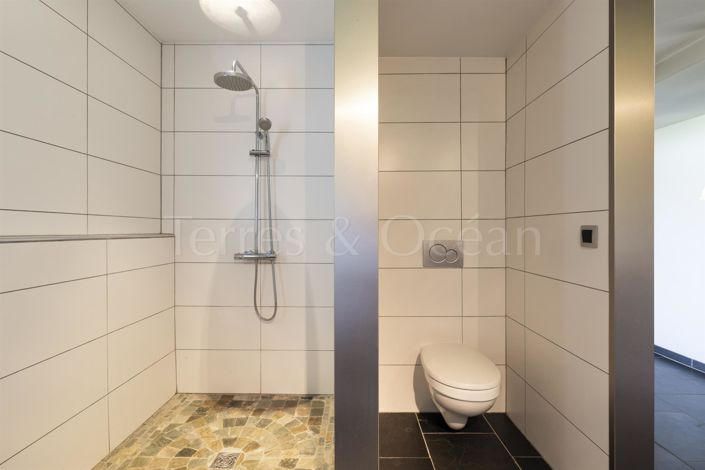 Image No.24-6 Bed House for sale