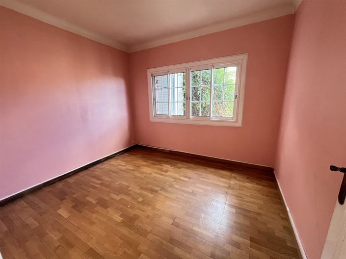 Image No.8-2 Bed House for sale