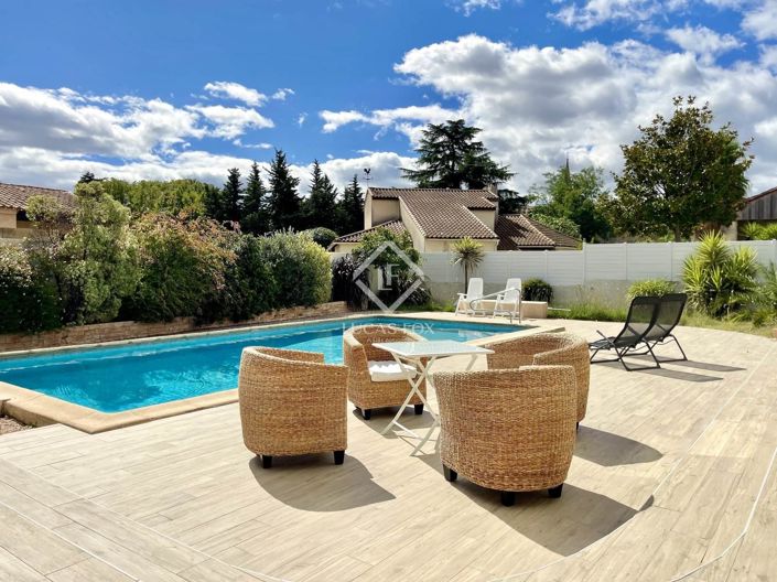 Image No.1-5 Bed House for sale