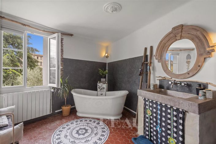 Image No.15-6 Bed House for sale