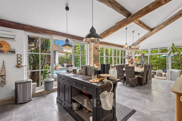 Image No.9-6 Bed House for sale