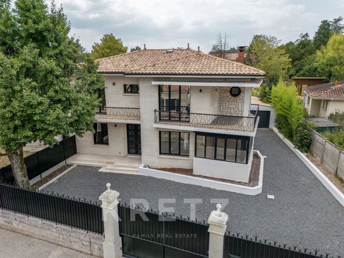 Image No.1-5 Bed House for sale