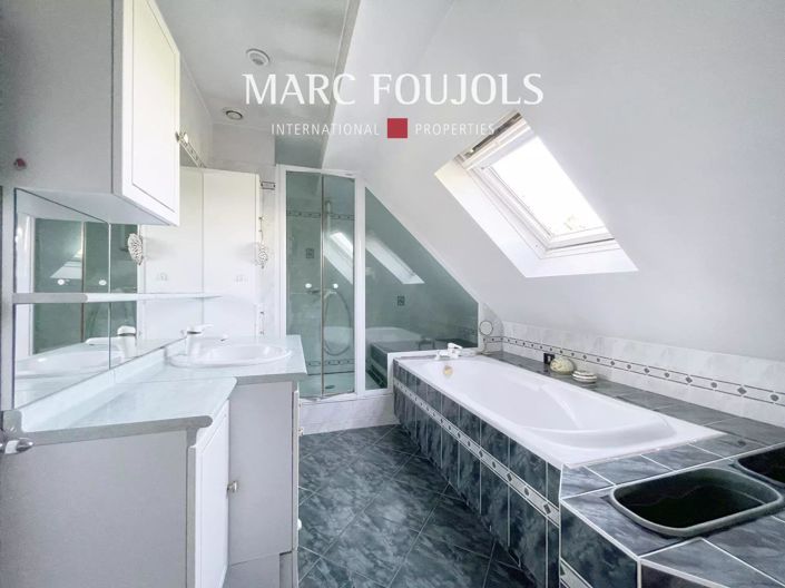 Image No.18-7 Bed House for sale