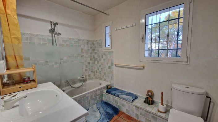 Image No.12-6 Bed House for sale