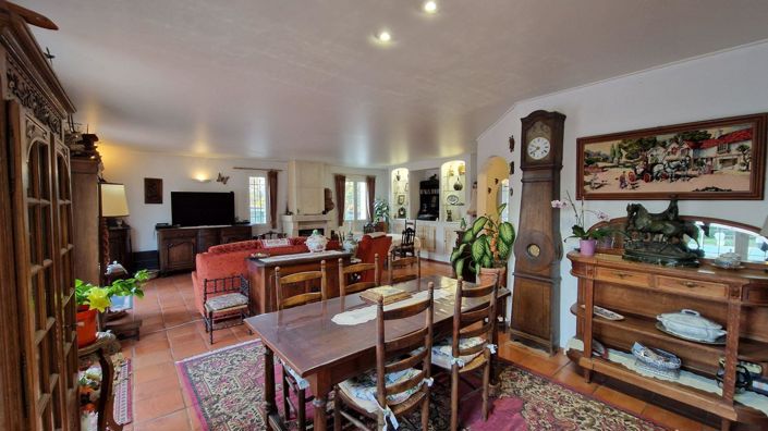 Image No.4-6 Bed House for sale