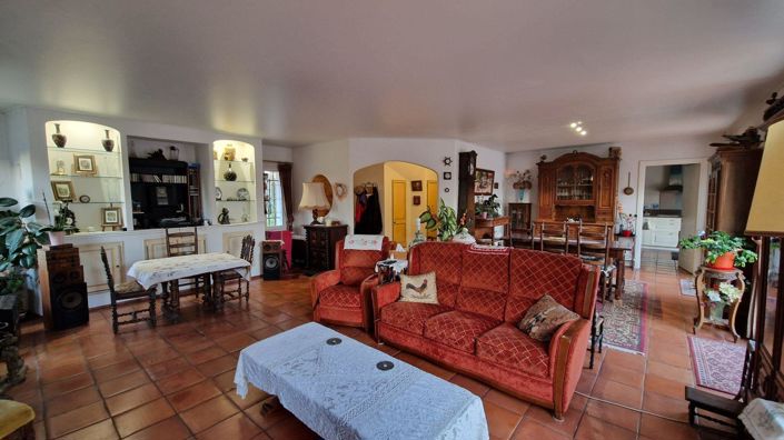 Image No.5-6 Bed House for sale