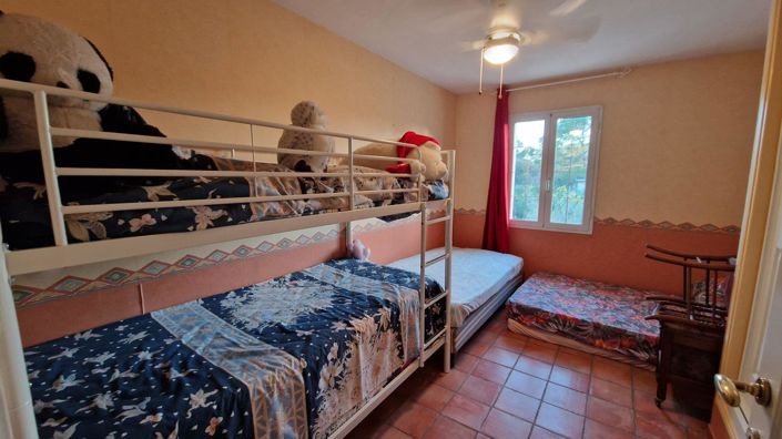 Image No.8-6 Bed House for sale