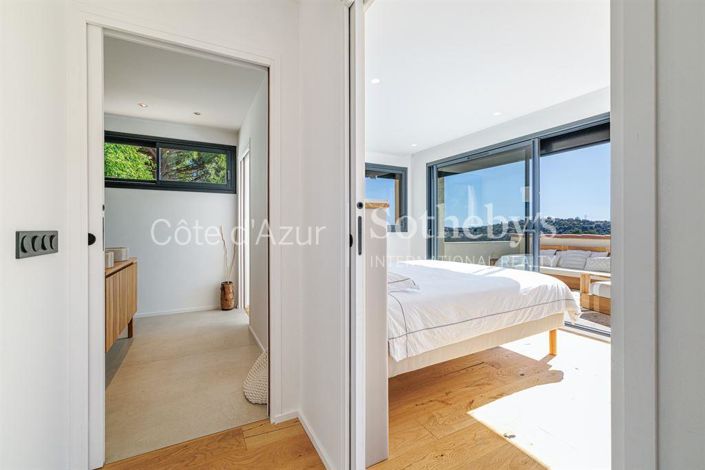 Image No.15-5 Bed Property for sale