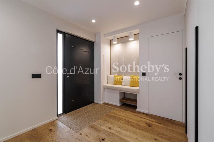 Image No.17-5 Bed Property for sale