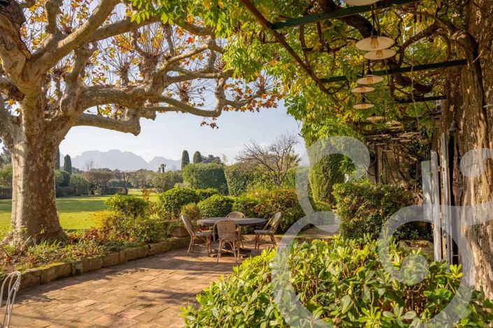 Image No.4-8 Bed House for sale