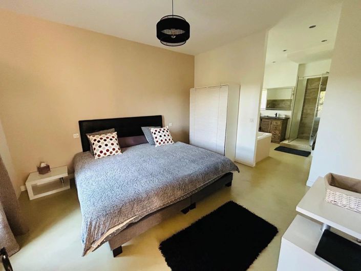 Image No.6-3 Bed House for sale