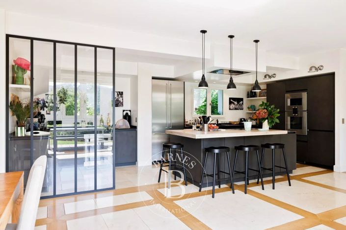 Image No.10-6 Bed House for sale