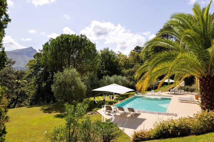 Image No.21-6 Bed House for sale