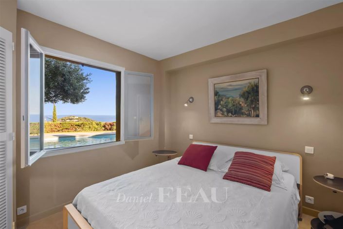 Image No.13-5 Bed House for sale