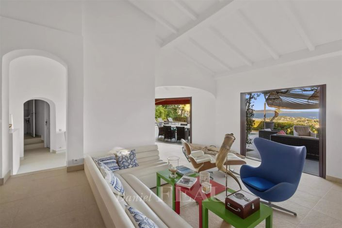 Image No.32-5 Bed House for sale