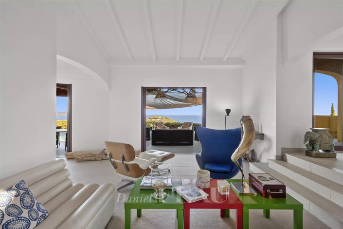 Image No.7-5 Bed House for sale