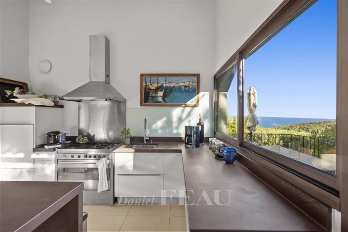 Image No.9-5 Bed House for sale