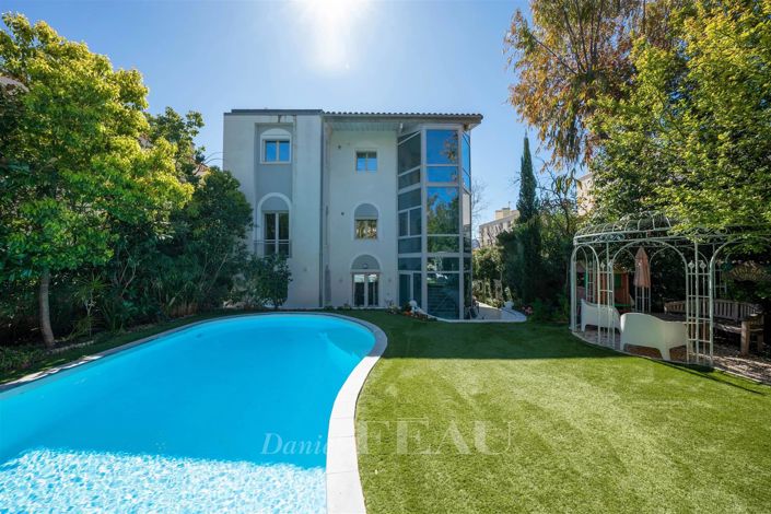 Image No.2-Maison de 7 chambres à vendre à Bouches-du-Rhône