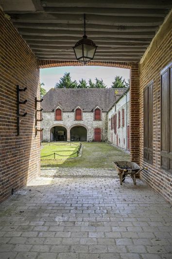 Image No.25-10 Bed House for sale