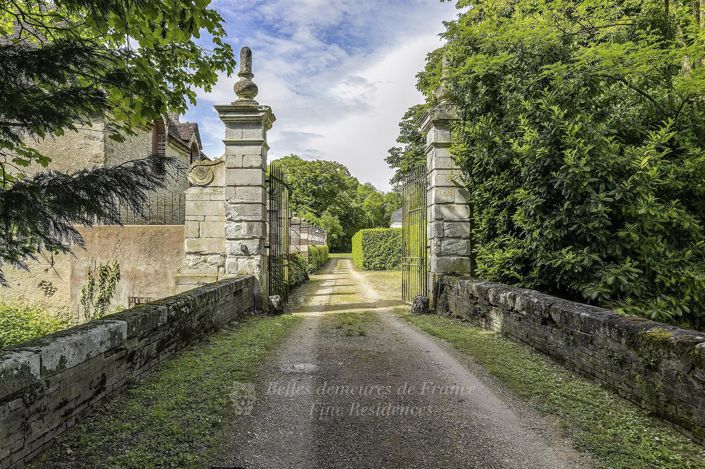 Image No.26-10 Bed House for sale