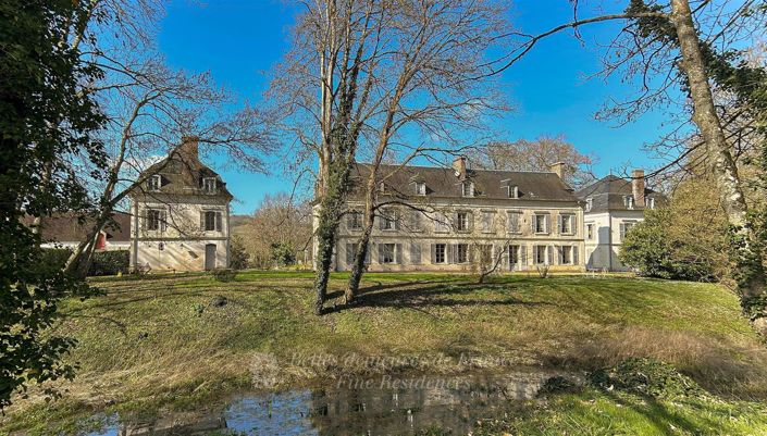 Image No.6-10 Bed House for sale