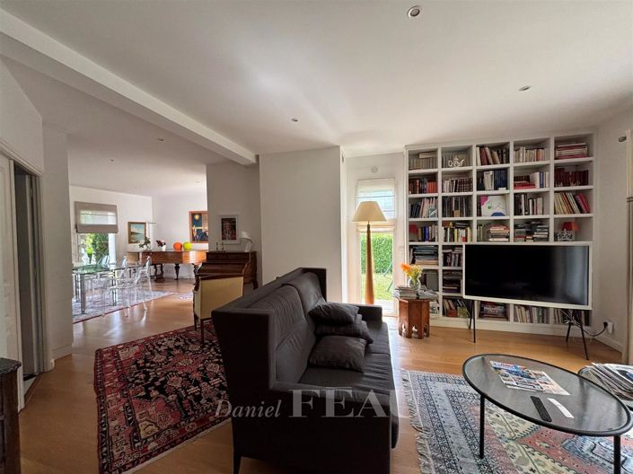 Image No.11-5 Bed House for sale