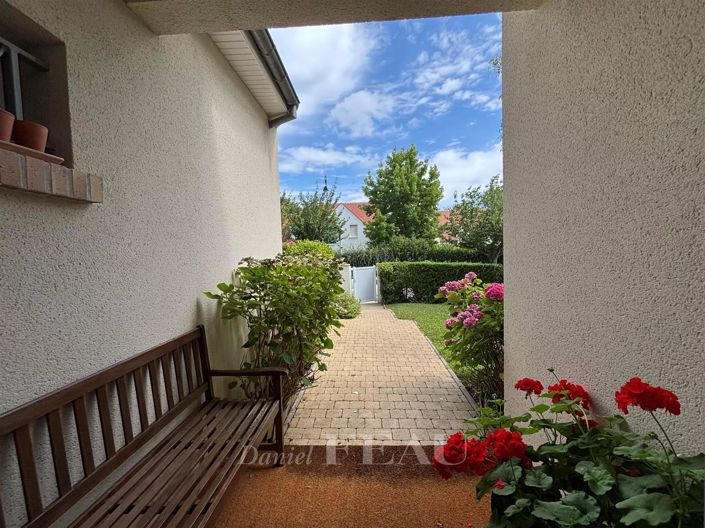 Image No.17-5 Bed House for sale