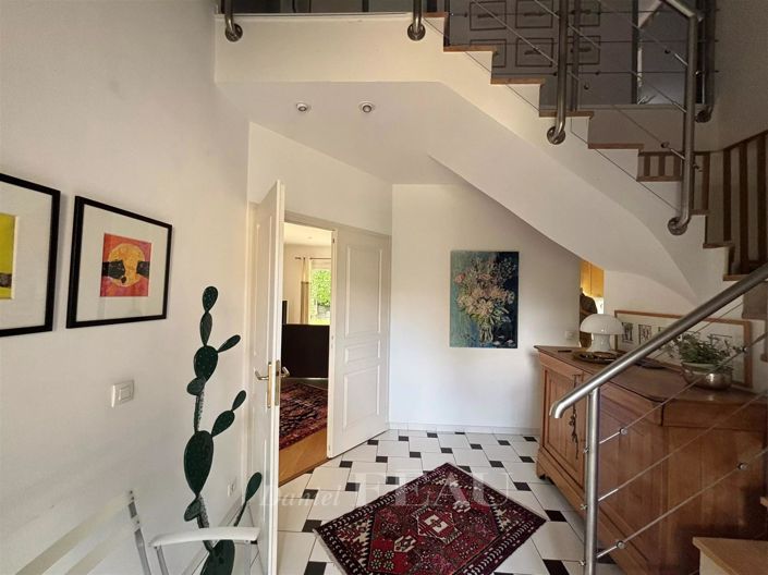 Image No.19-5 Bed House for sale