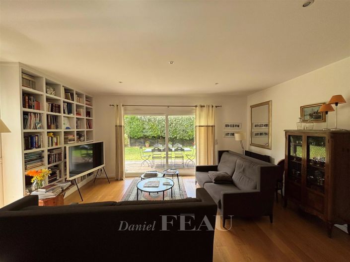 Image No.22-5 Bed House for sale