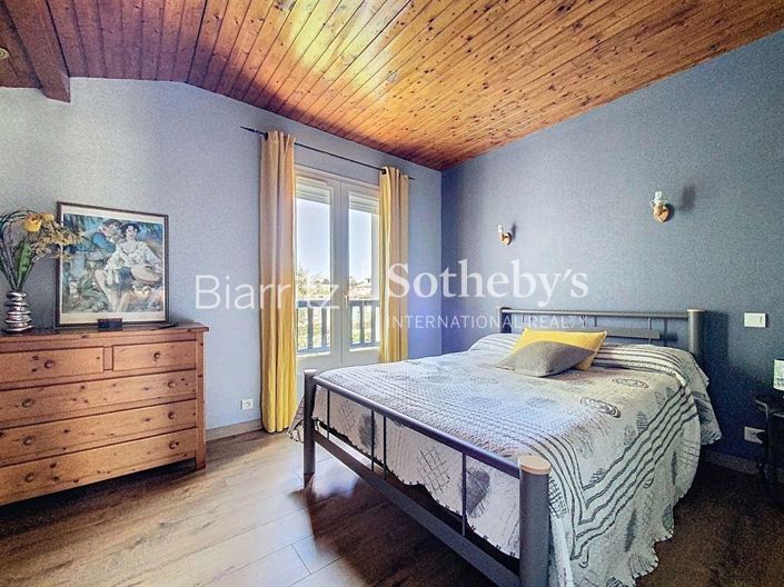 Image No.11-3 Bed House for sale