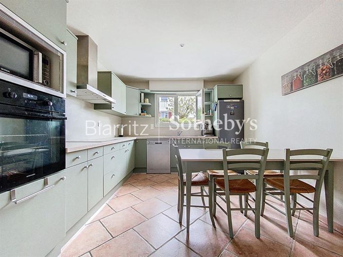 Image No.6-3 Bed House for sale