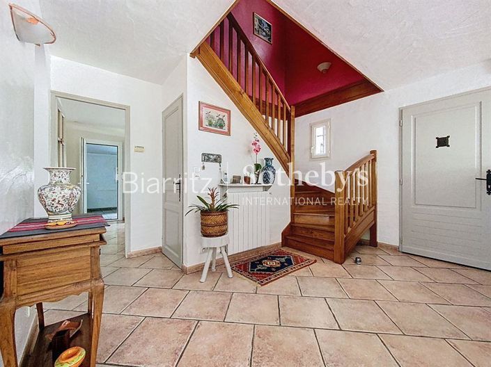 Image No.9-3 Bed House for sale