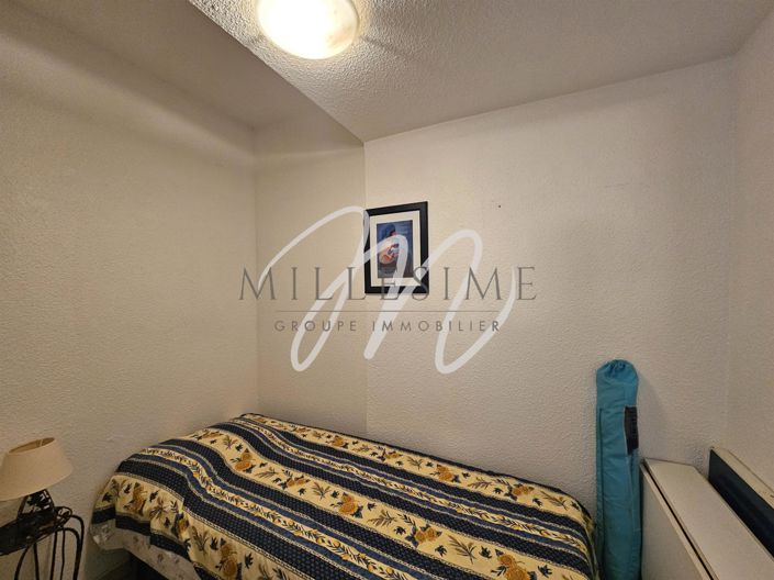 Image No.10-2 Bed Property for sale