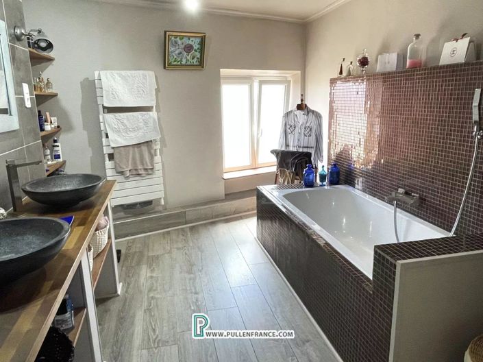 Image No.32-House for sale