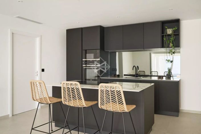 Image No.10-5 Bed House for sale