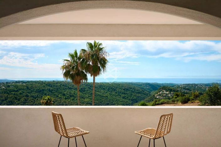 Image No.8-5 Bed House for sale