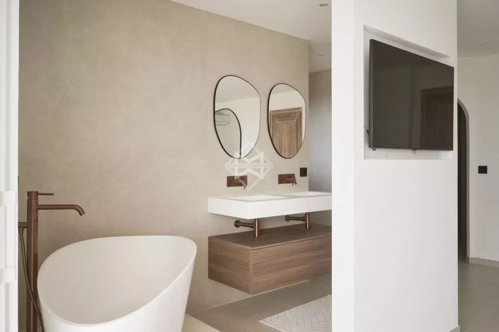 Image No.9-5 Bed House for sale