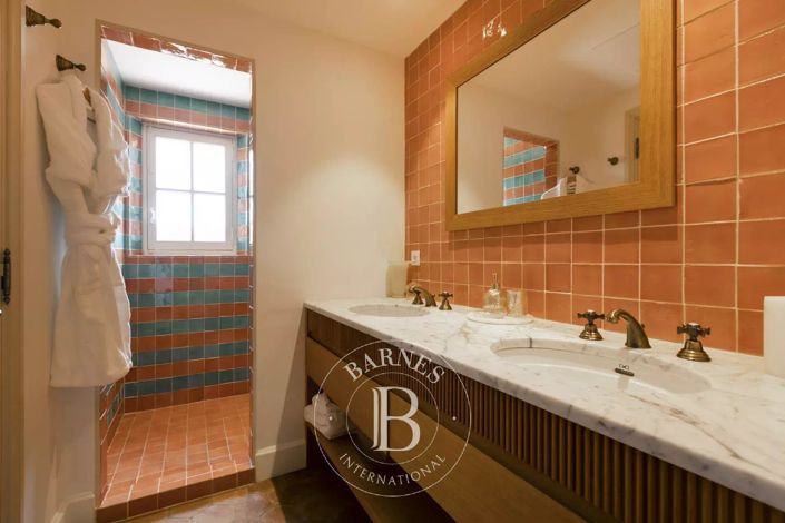 Image No.10-7 Bed House for sale