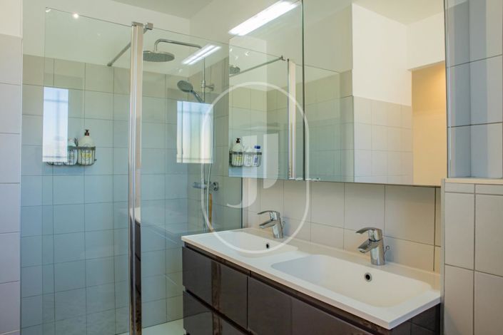 Image No.10-3 Bed House for sale