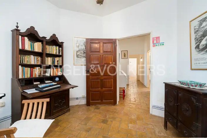 Image No.21-4 Bed House for sale