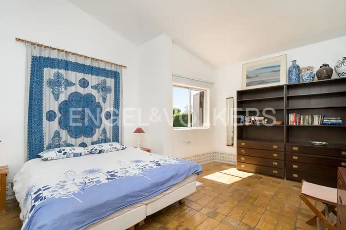 Image No.22-4 Bed House for sale