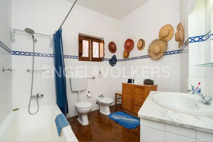 Image No.33-4 Bed House for sale