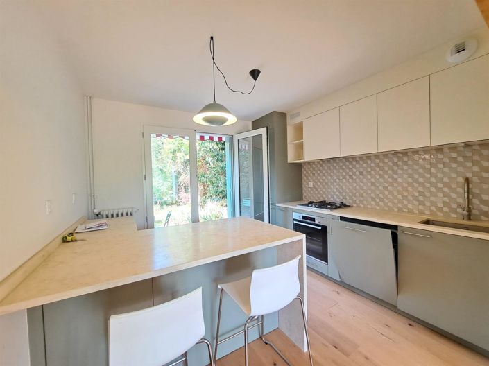 Image No.8-4 Bed House for sale