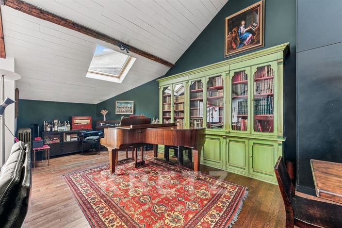 Image No.5-6 Bed House for sale