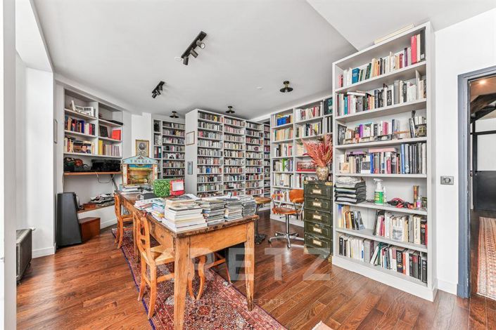 Image No.9-6 Bed House for sale