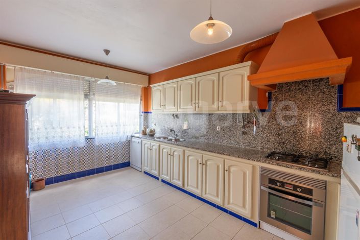 Image No.17-5 Bed House for sale