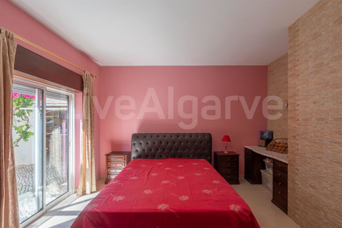 Image No.27-5 Bed House for sale